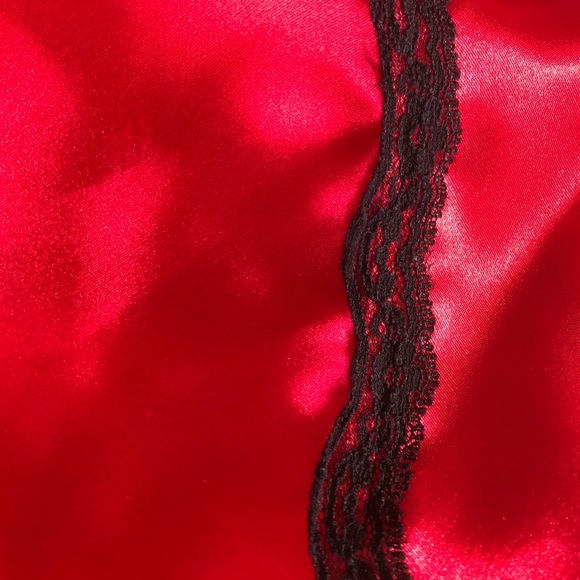 🥀 Pajamas, Luxurious Red with black Lace🌹🖤 - Picture 3 of 16